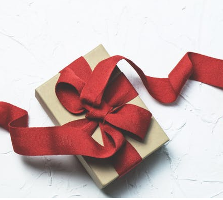 Say cheers to the perfect holiday gifting guide!