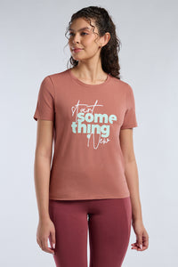 ESSENTIAL PRINTED TEE - Brick Dust Base thumbnail 1
