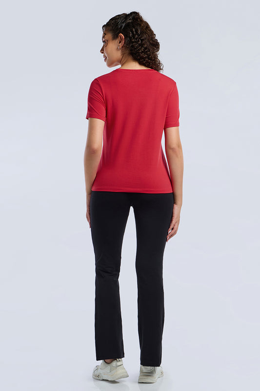 ESSENTIAL PRINTED TEE - Scarlet Base