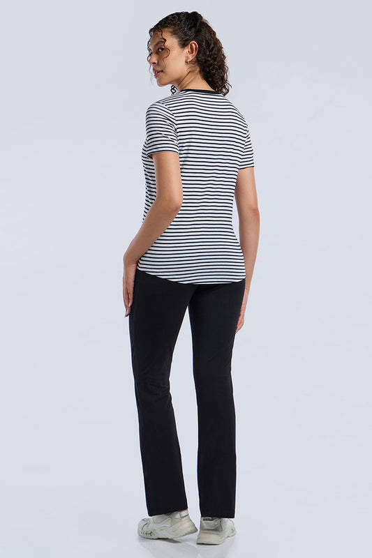 ESSENTIAL STRIPE TEE - Black and whites Stripes