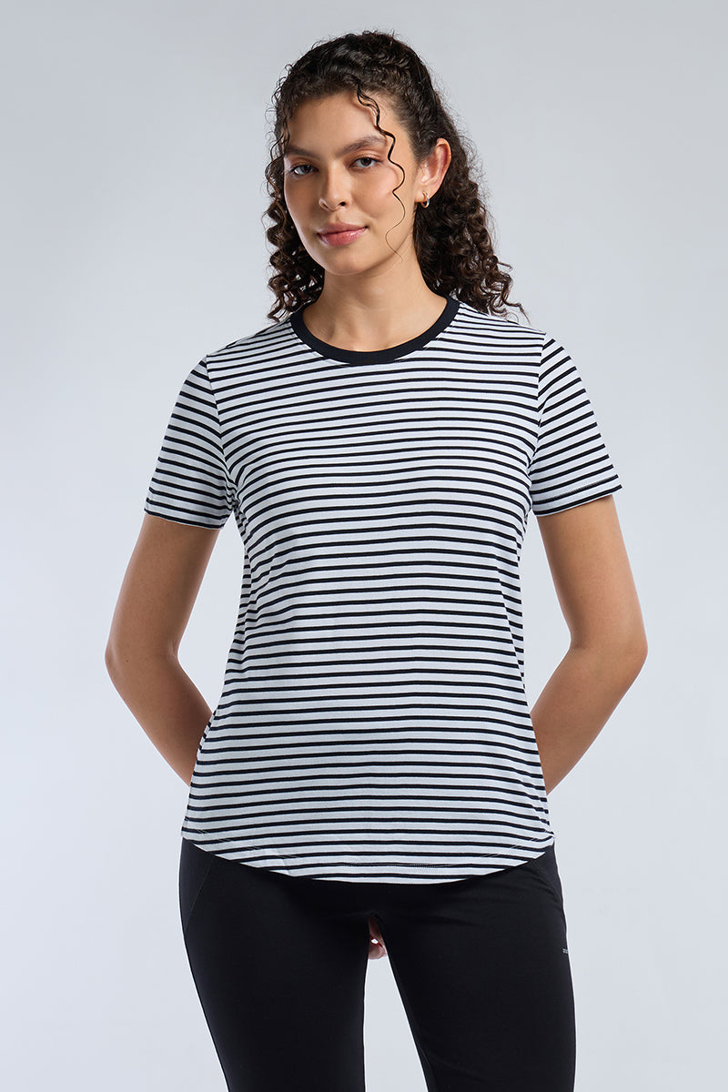ESSENTIAL STRIPE TEE - Black and whites Stripes