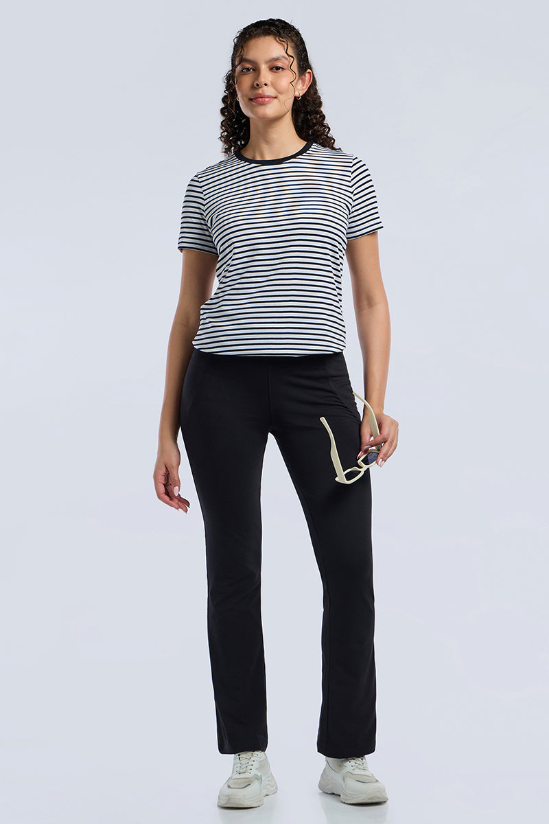 ESSENTIAL STRIPE TEE - Black and whites Stripes