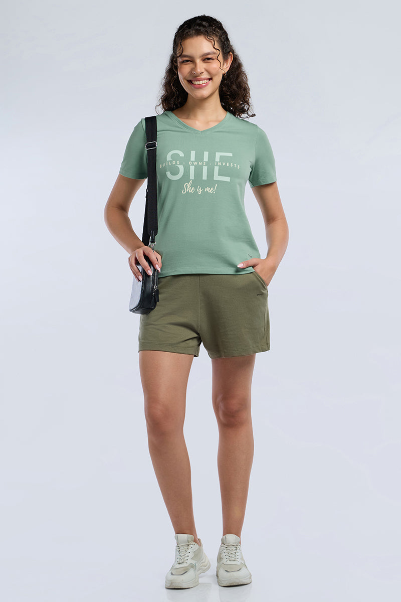 ESSENTIAL V-NECK PRINTED TEE - Granite Green Base