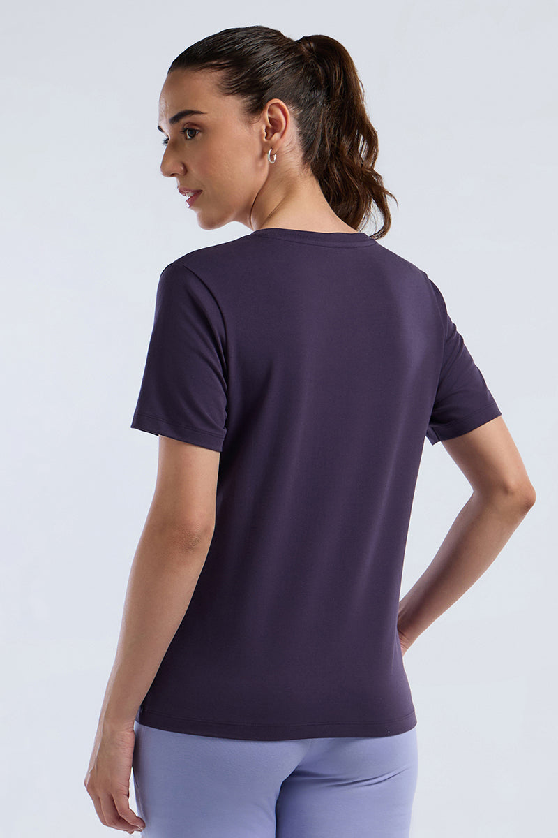 ESSENTIAL V-NECK PRINTED TEE - Purple Velvet Base